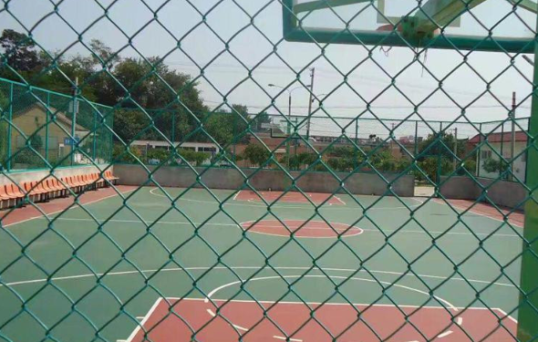 篮球场围栏网的高度一般是多少？